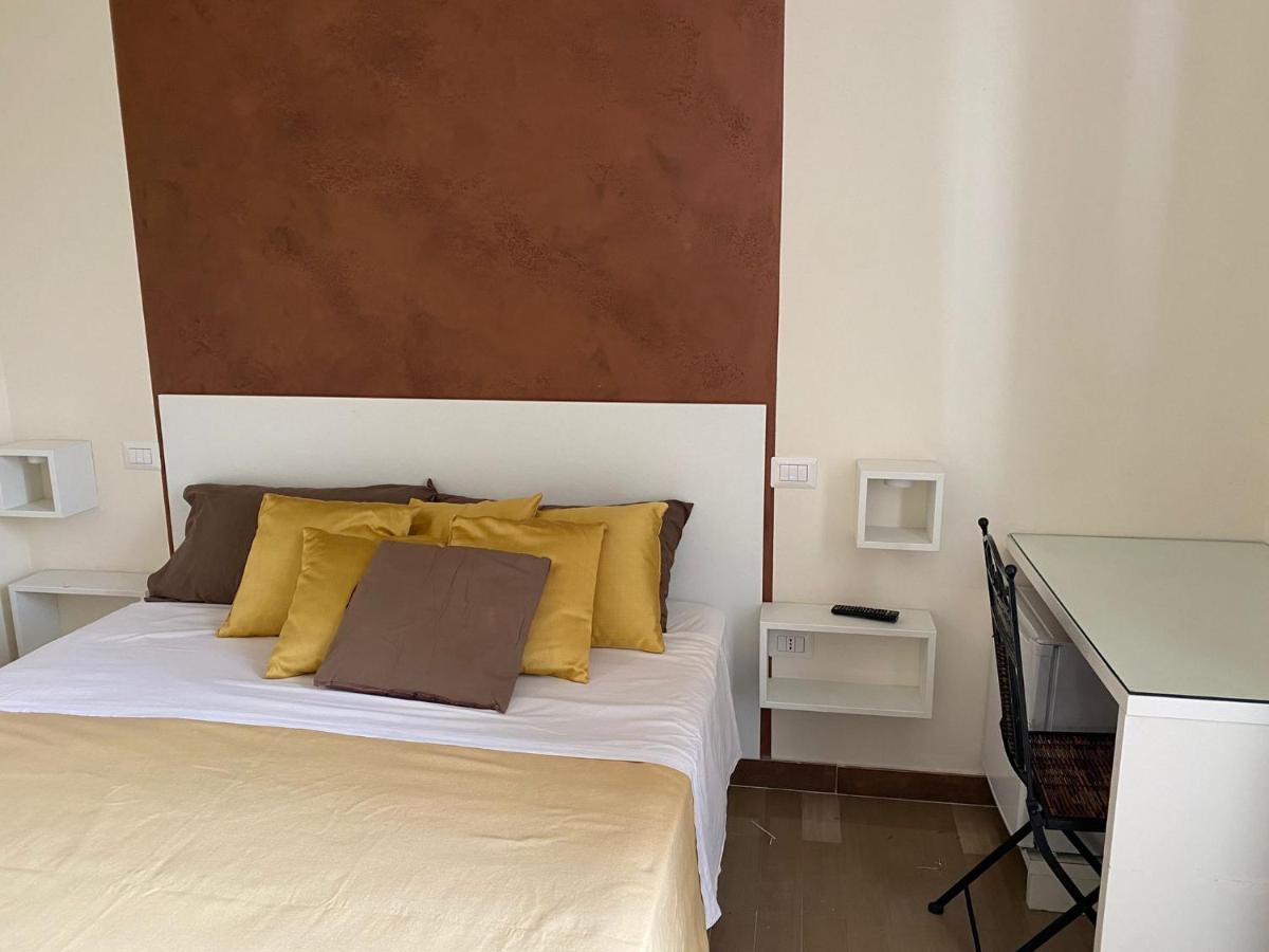 Room Milo Gallipoli Buitenkant foto